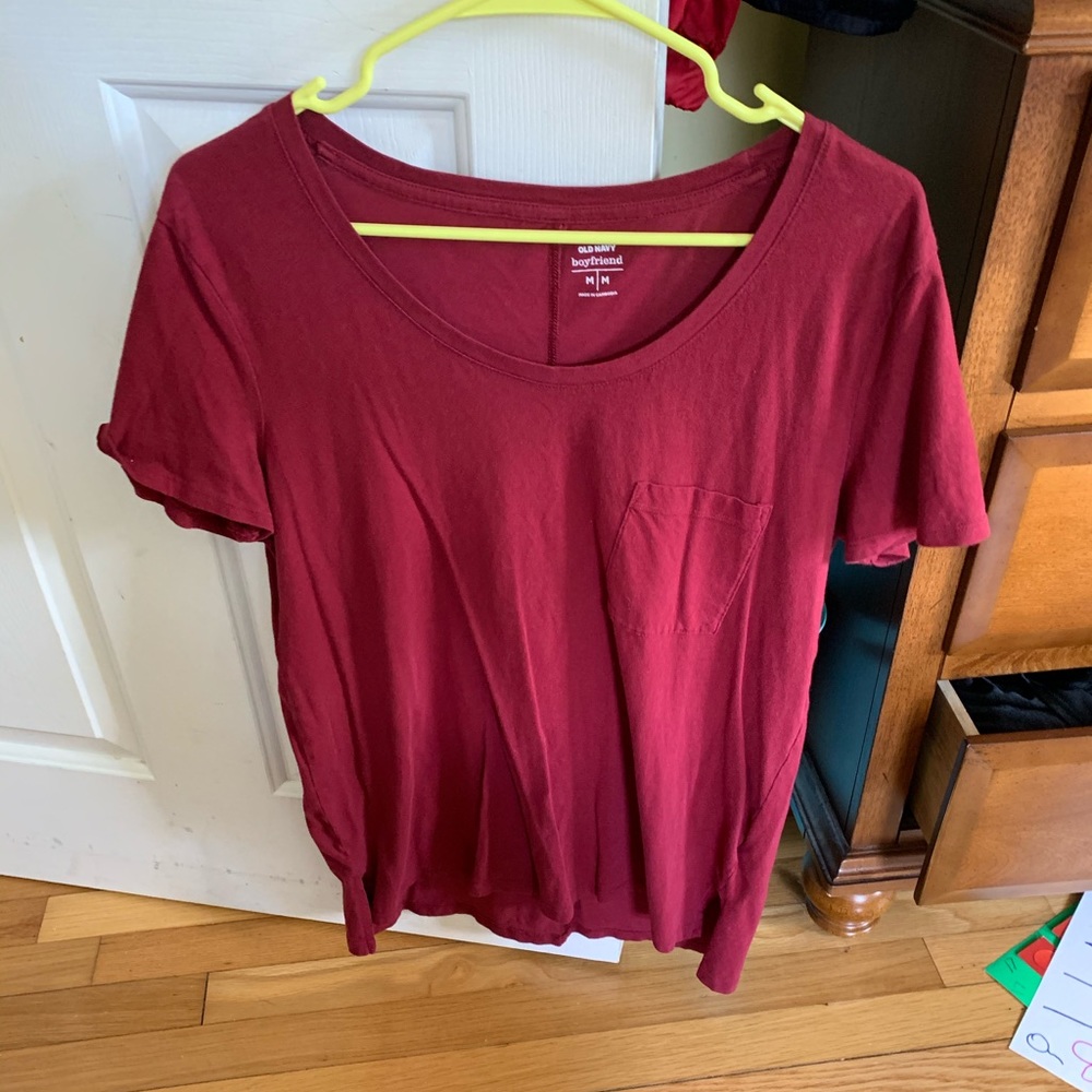 Maroon short sleeve T-shirt